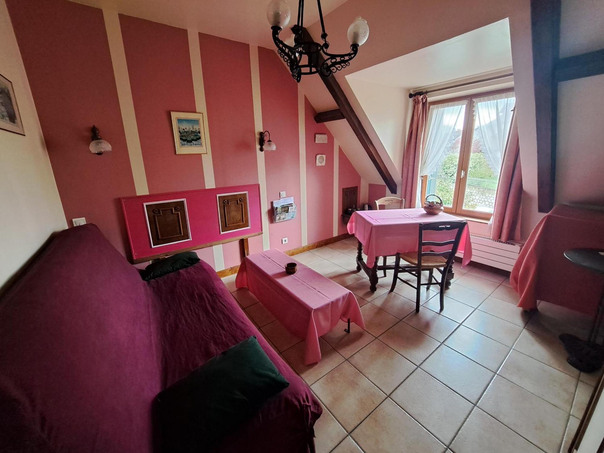 Location A Coucy Le Chateau Exterior foto